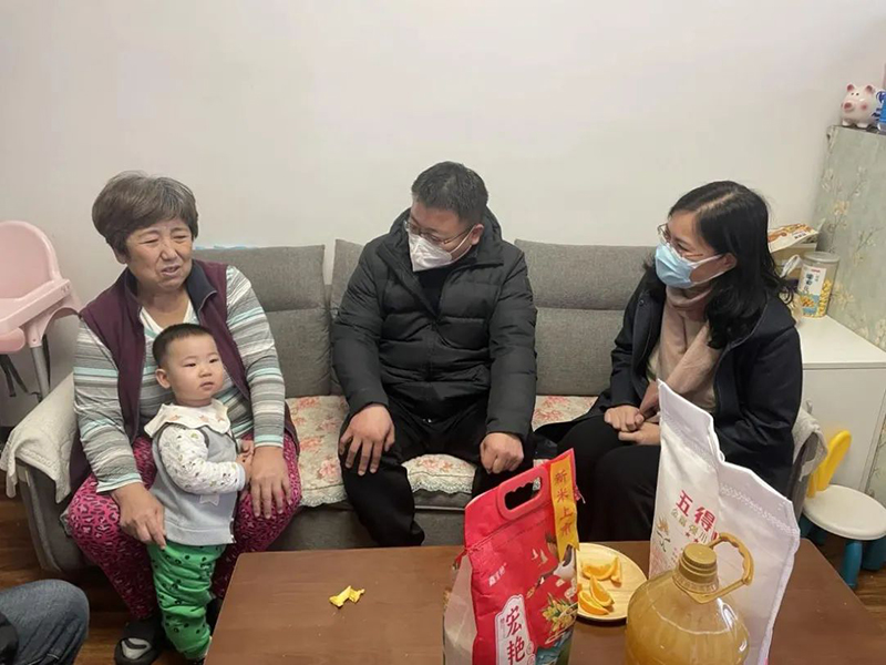 董事長(zhǎng)參加“人大代表、政協(xié)委員走進(jìn)社區(qū)，開(kāi)展居民議事協(xié)商”活動(dòng).jpg